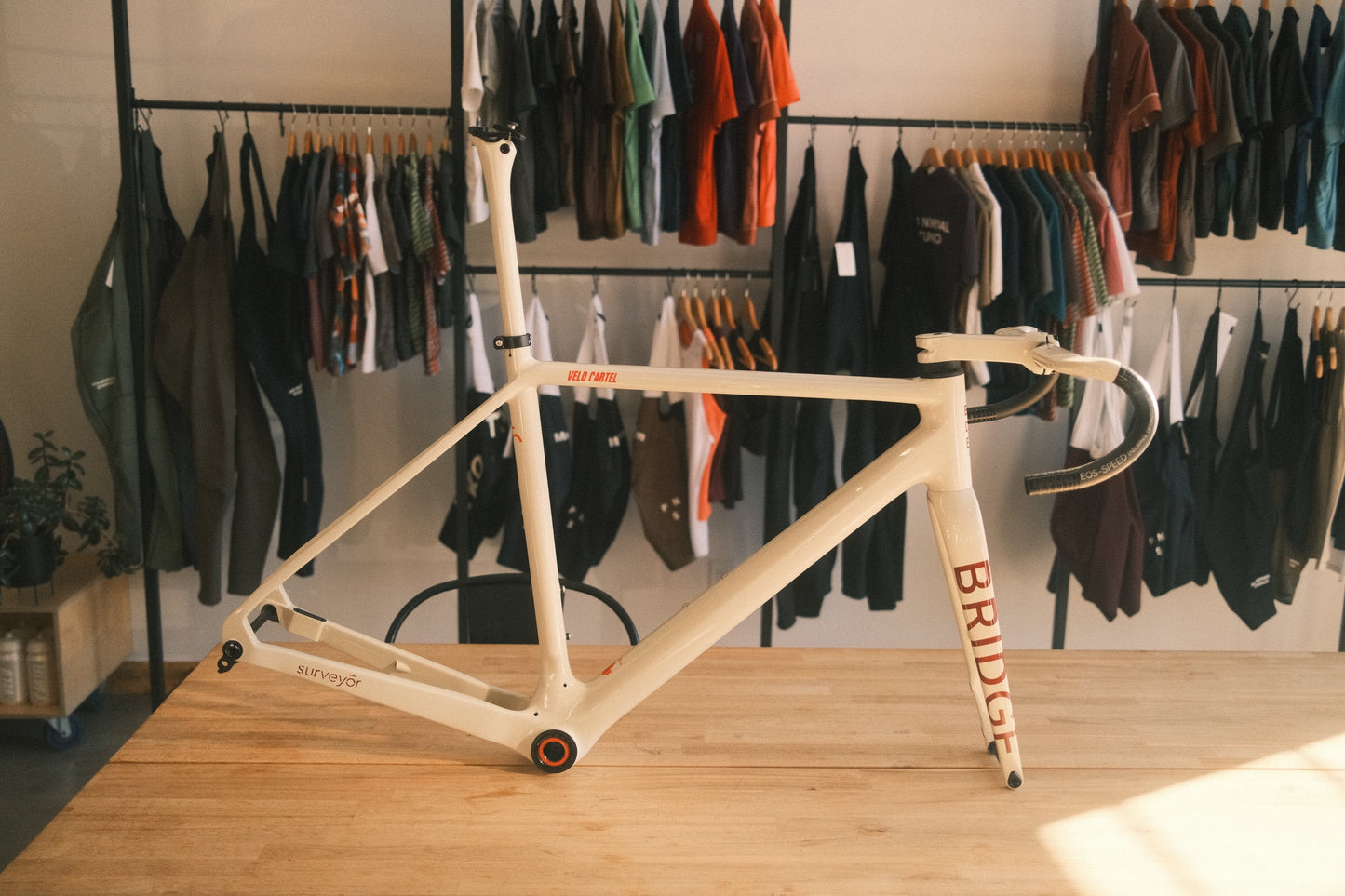 Bridge - Cadre Surveyor custom paint Velo Cartel Vélos de route Bridge 55 cm Crème accent Vélo Cartel