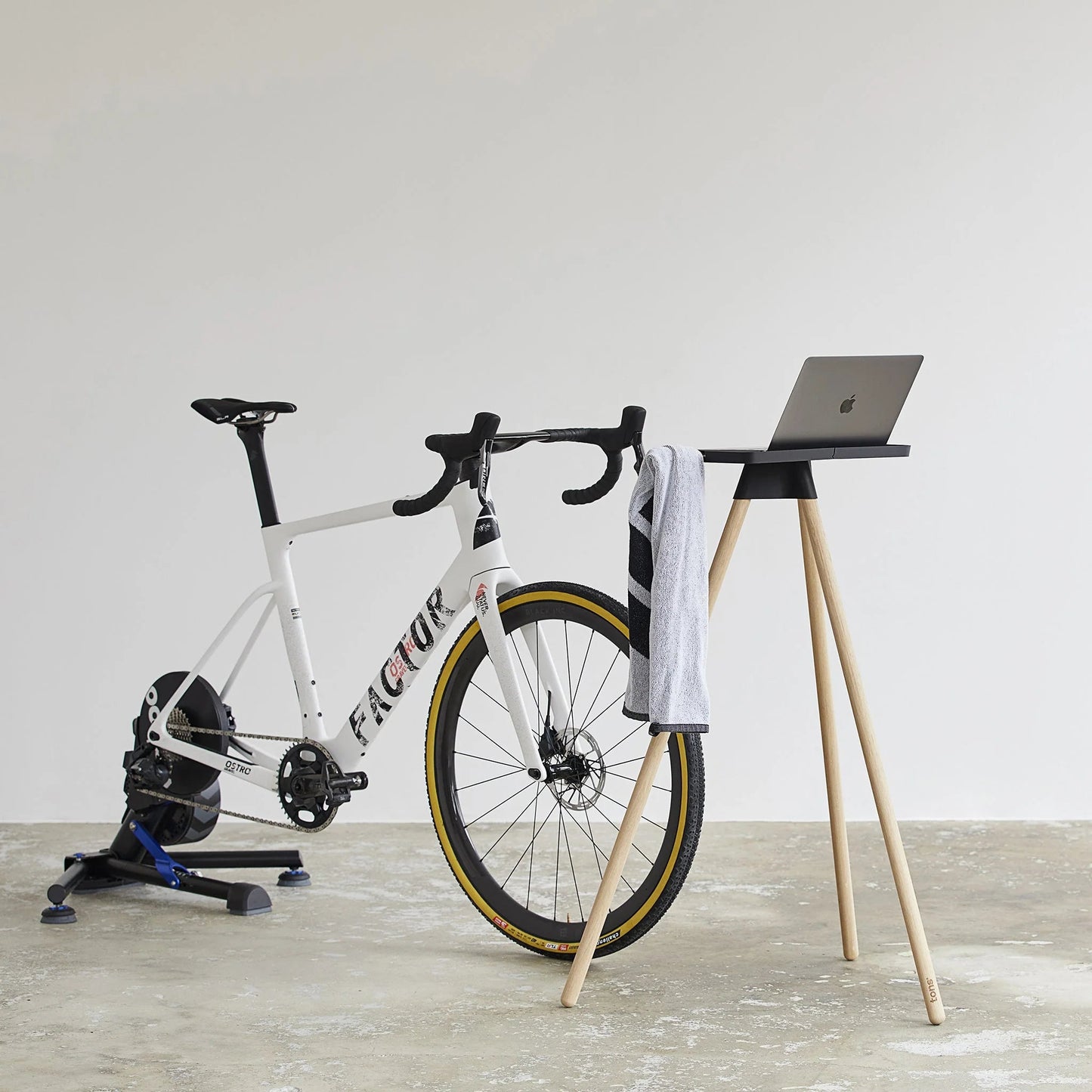 Tons - Table Laptop Race Bike racks Tons