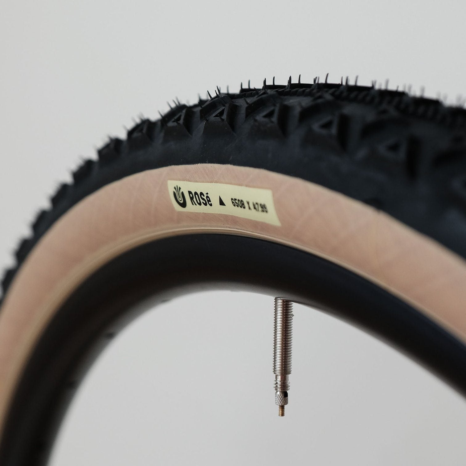 ROSÉ JFF tire, Beige Tires Ultradynamico 